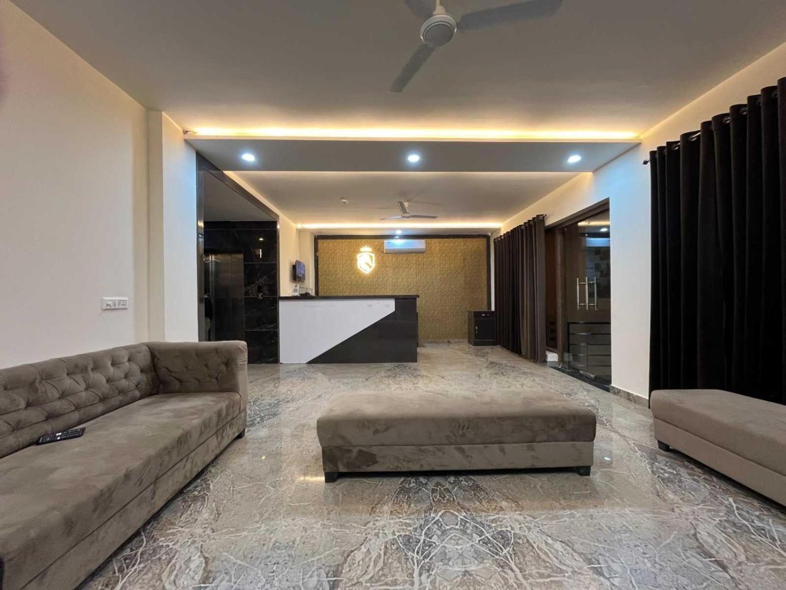 Super Townhouse Taj Nagri Basai Formerly Royal Empire Tājganj Extérieur photo