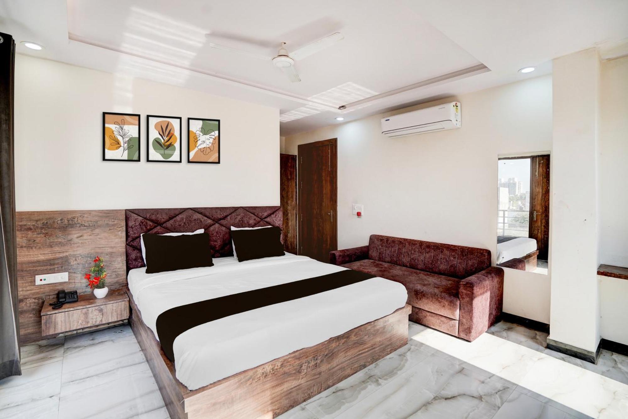 Super Townhouse Taj Nagri Basai Formerly Royal Empire Tājganj Extérieur photo